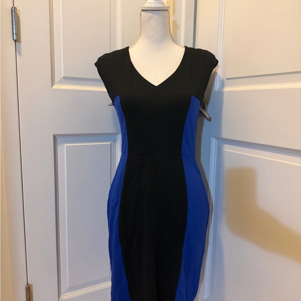 Bar III Black and Royal Blue V-Neck Sheath Midi Dress